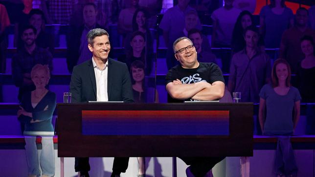Bild: ARD/Morris Mac Matzen Rateteam-Kapitän Elton und der Journalist und Tagesthemen-Moderator Ingo Zamperoni bilden Rateteam.
