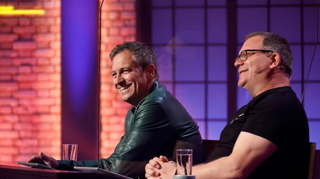 Bild: ARD/Morris Mac Matzen Rateteam-Kapitän Elton und der Kabarettist Dieter Nuhr bilden ein Rateteam.