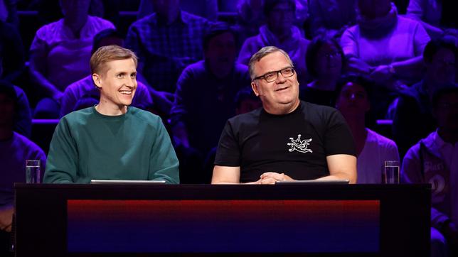 Bild: ARD/Morris Mac Matzen Rateteam-Kapitän Elton und der Komiker, Kabarettist und Fernsehmoderator Till Reiners bilden ein Rateteam.