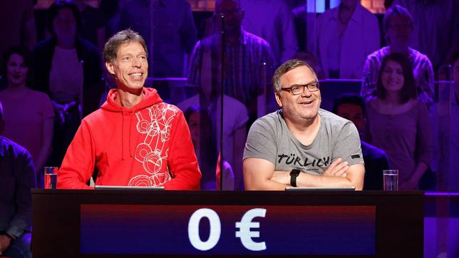 Bild: ARD/Morris Mac Matzen Rateteam-Kapitän Elton und der Komiker Martin Schneider bilden ein Rateteam.