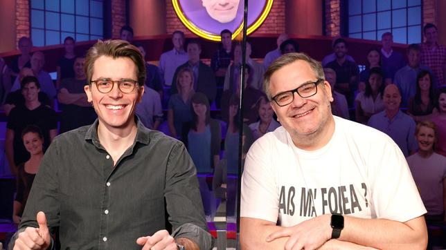 Bild: ARD/Morris Mac Matzen Rateteam-Kapitän Elton und der Mediziner und Fernsehmoderator Dr. Johannes Wimmer bilden ein Rateteam.