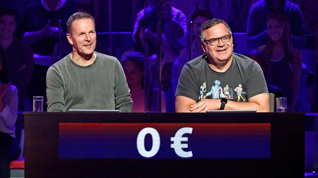 Bild: ARD/Morris Mac Matzen Rateteam-Kapitän Elton und der Musiker und Mitglieder der Band "Santiano" Axel Stosberg bilden ein Rateteam.