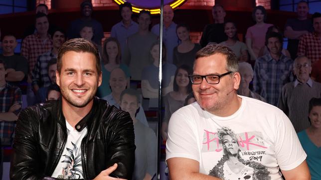 Bild: ARD/Morris Mac Matzen Rateteam-Kapitän Elton und der Sänger Alexander Klaws bilden ein Rateteam.