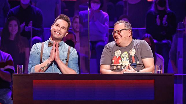 Bild: ARD/Morris Mac Matzen Rateteam-Kapitän Elton und der Sänger Eloy de Jong bilden ein Rateteam.