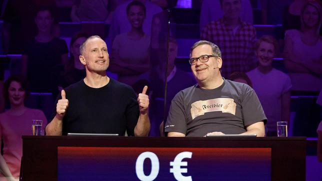 Bild: ARD/Morris Mac Matzen Rateteam-Kapitän Elton und der Schauspieler Benno Fürmann bilden ein Rateteam.
