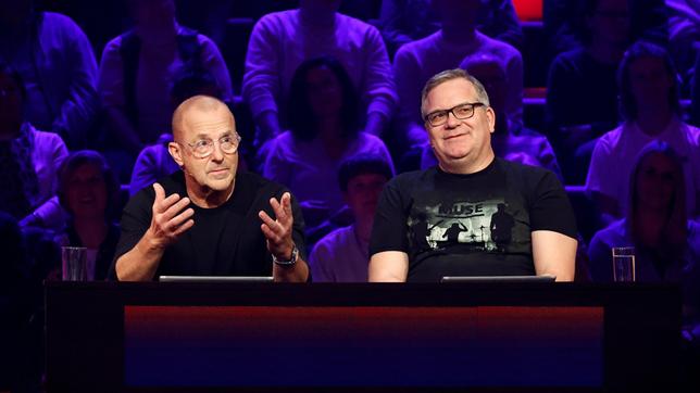 Bild: ARD/Morris Mac Matzen Rateteam-Kapitän Elton und der Schauspieler Heino Ferch bilden ein Rateteam.