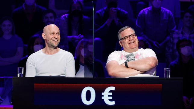 Bild: ARD/Morris Mac Matzen Rateteam-Kapitän Elton und der Schauspieler Jürgen Vogel bilden ein Rateteam.