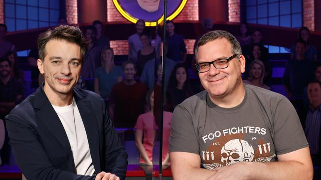 Bild: ARD/Morris Mac Matzen Rateteam-Kapitän Elton und der Schauspieler Lorenzo Patané bilden ein Rateteam.