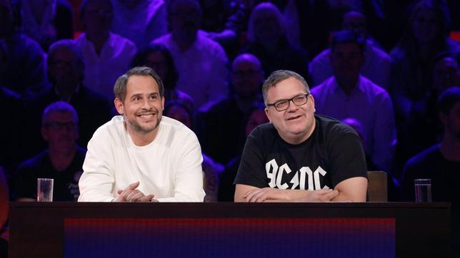 Bild: ARD/Morris Mac Matzen Rateteam-Kapitän Elton und der Schauspieler Moritz Bleibtreu bilden ein Rateteam.