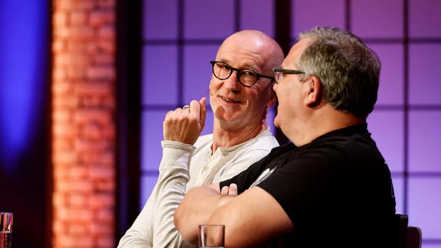 Bild: ARD/Morris Mac Matzen Rateteam-Kapitän Elton und der Schauspieler Peter Lohmeyer bilden ein Rateteam.