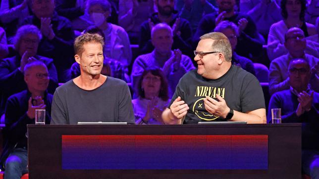 Bild: ARD/Morris Mac Matzen Rateteam-Kapitän Elton und der Schauspieler, Regisseur und Filmproduzent Til Schweiger bilden ein Rateteam.
