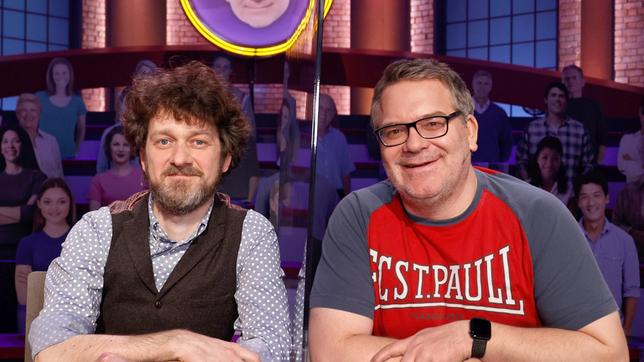Bild: ARD/Morris Mac Matzen Rateteam-Kapitän Elton und der Schauspieler Sven Fricke bilden ein Rateteam.