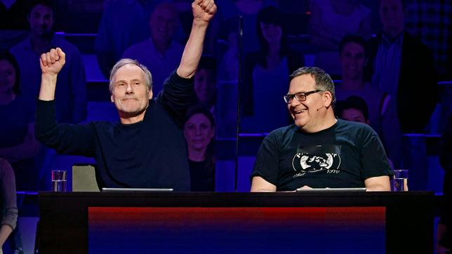 Bild: ARD/Morris Mac Matzen Rateteam-Kapitän Elton und der Schauspieler Wolfram Koch bilden ein Rateteam.