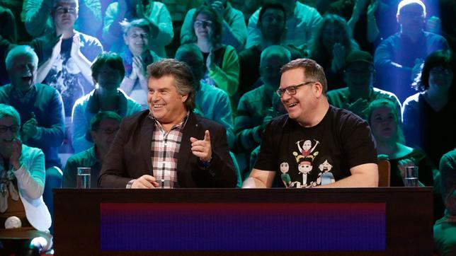Bild: ARD/Morris Mac Matzen Rateteam-Kapitän Elton und der Schlagersänger und TV-Moderator Andy Borg bilden ein Rateteam.