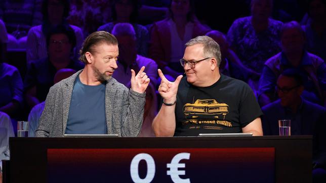 Bild: ARD/Morris Mac Matzen Rateteam-Kapitän Elton und der Sportmoderator Steffen Freund bilden ein Rateteam.
