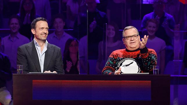 Bild: ARD/Morris Mac Matzen Rateteam-Kapitän Elton und der Trompeter Till Brönner bilden ein Rateteam.
