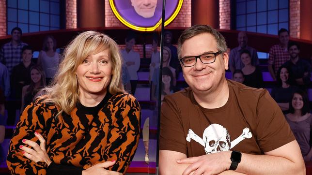 Bild: ARD/Morris Mac Matzen Rateteam-Kapitän Elton und die Schauspielerin Anna Schudt bilden ein Rateteam.