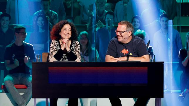 Bild: ARD/Morris Mac Matzen Rateteam-Kapitän Elton und die Schauspielerin Barbara Wussow bilden ein Rateteam.