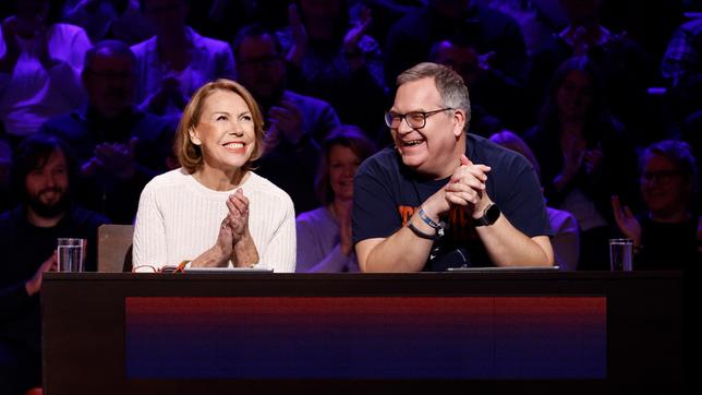 Bild: ARD/Morris Mac Matzen Rateteam-Kapitän Elton und die Schauspielerin Gaby Dohm bilden ein Rateteam.