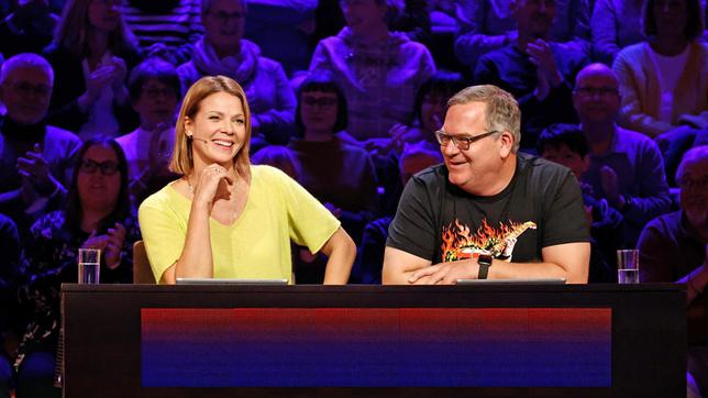 Bild: ARD/Morris Mac Matzen Rateteam-Kapitän Elton und die Schauspielerin Jessica Schwarz bilden ein Rateteam.