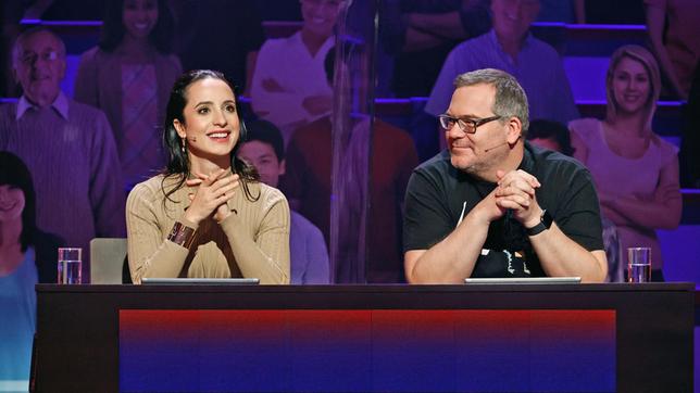 Bild: ARD/Morris Mac Matzen Rateteam-Kapitän Elton und die Schauspielerin Stephanie Stumph bilden ein Rateteam.