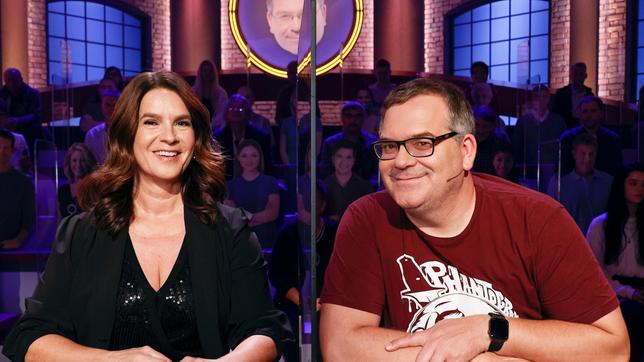 Bild: ARD/Morris Mac Matzen Rateteam-Kapitän Elton und die zweimalige Olympiasiegerin und mehrfache Weltmeisterin im Eiskunstlauf Katarina Katarina Witt bilden ein Rateteam.