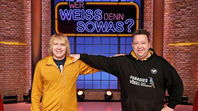 Bild: ARD/Morris Mac Matzen Sind als Kandidaten zu Gast bei "Wer weiß denn sowas?": Die beiden Musiker und Mitglieder der Band 'Die Prinzen', Tobias Künzel und Sebastian Krumbiegel.