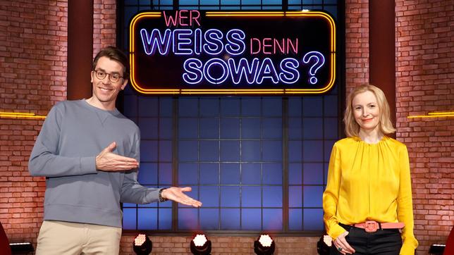 Bild: ARD/Morris Mac Matzen Treten bei "Wer weiß denn sowas" als KandiatInnen gegeneinander an: Der Mediziner und Fernsehmoderator Dr. Johannes Wimmer und die Ärztin und Buchautorin Dr. Anne Fleck.