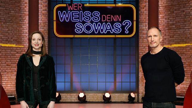 Bild: ARD/Morris Mac Matzen Treten bei "Wer weiß denn sowas?" als Kandidatan gegeneinander an: Die Schauspielerin Sandra von Ruffin und den Schauspieler Benno Fürmann.