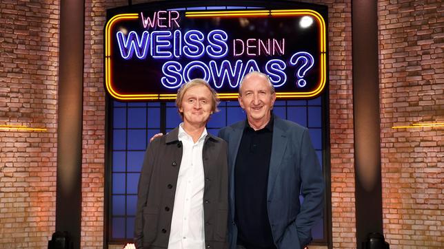 Bild: ARD/Morris Mac Matzen Treten bei "Wer weiß denn sowas?" als Kandidaten an: Der Fernsehmoderator und Humorist Pierre M. Krause und der Komiker Mike Krüger.