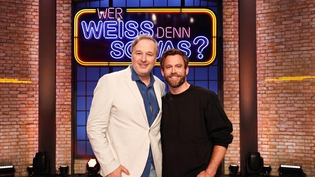 Bild: ARD/Morris Mac Matzen Treten bei "Wer weiß denn sowas?" als Kandidaten an: Der Schauspieler Stephan Grossmann und der Schauspieler Ken Duken.