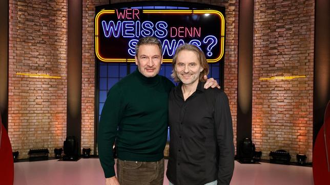 Treten bei "Wer weiß denn sowas?" als Kandidaten an: Die Schauspieler Dieter Bach und Erich Altenkopf, beide Darsteller in der beliebten Telenovela "Sturm der Liebe".