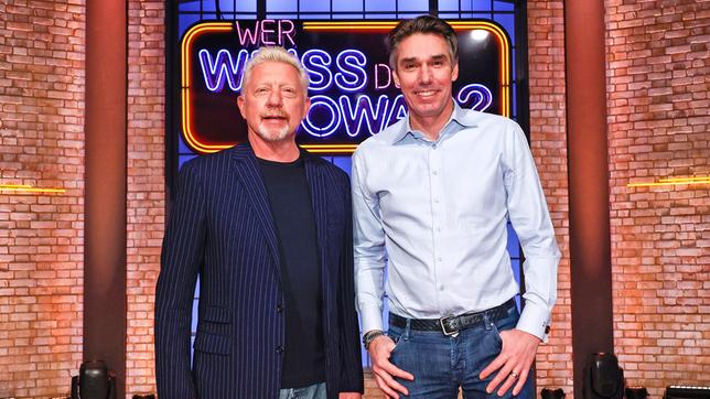 Bild: ARD/Morris Mac Matzen Treten bei "Wer weiß denn sowas?" als Kandidaten gegeneinander an: Der ehemalige Profi-Tennisspieler Boris Becker und der ehemalige Profi-Tennisspieler Michael Stich.