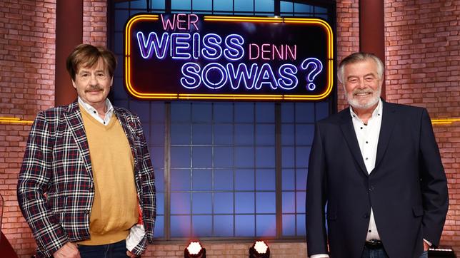 Bild: ARD/Morris Mac Matzen Treten bei "Wer weiß denn sowas?" als Kandidaten gegeneinander an: Der Fernsehmoderator Jörg Draeger und den Fernsehmoderator Harry Wijnvoord.