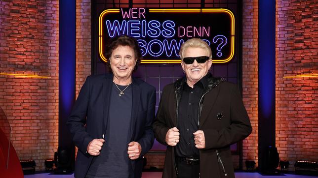 Bild: ARD/Morris Mac Matzen Treten bei "Wer weiß denn sowas?" als Kandidaten gegeneinander an: Der Sänger Olaf der 'Flipper' und der Sänger Heino Kramm.