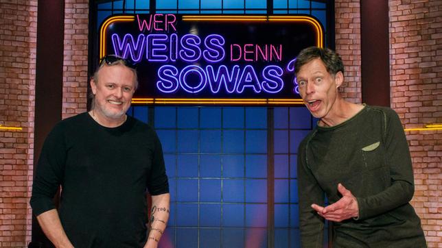 Bild: ARD/Morris Mac Matzen Treten bei "Wer weiß denn sowas?" als Kandidaten gegeneinander an: Die beiden Comedians Markus Krebs und Martin Schneider.