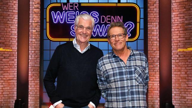 Bild: ARD/Morris Mac Matzen Treten bei "Wer weiß denn sowas?" als Kandidaten gegeneinander an: Die beiden Schauspieler Sky du Mont und Christian Tramitz.