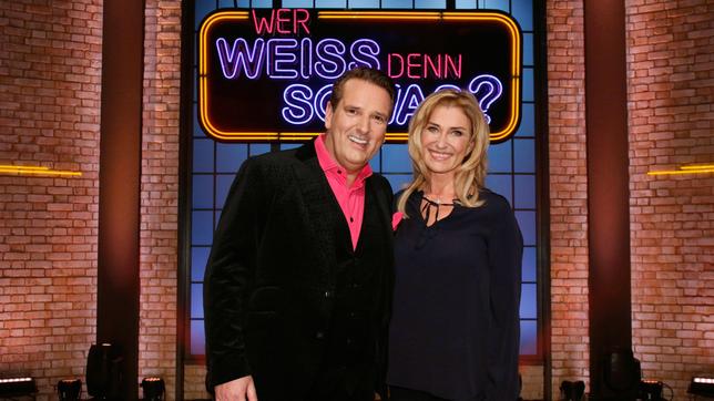 Bild: ARD/Morris Mac Matzen Treten bei "Wer weiß denn sowas?" als Kandidaten gegeneinander an: Die beiden TV-Juroren Ralf Dümmel und Dagmar Wöhrl.