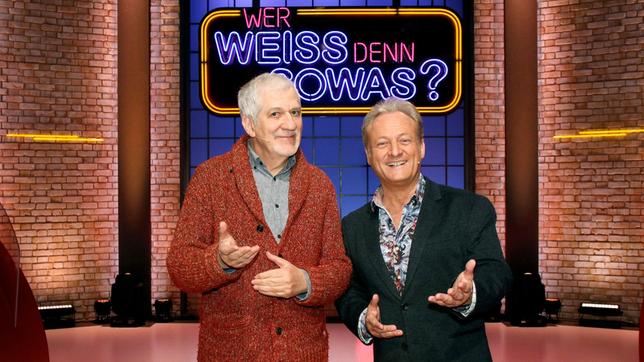Bild: ARD/Morris Mac Matzen Treten bei "Wer weiß denn sowas?" als Kandidaten gegeneinander an: Die beiden TV-Moderatoren Ilja Richter und Uwe Hübner.