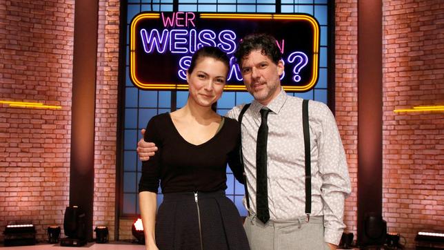 Bild: ARD/Morris Mac Matzen Treten bei "Wer weiß denn sowas?" als Kandidaten gegeneinander an: Die Schauspielerin Henriette Richter-Röhl und den Schauspieler Gregory B. Waldis.
