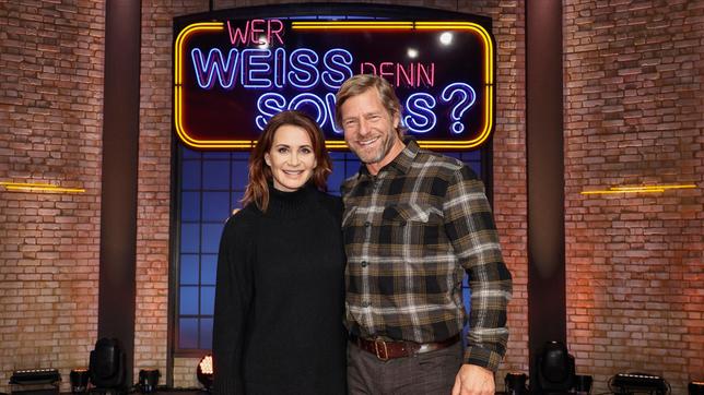 Treten bei "Wer weiß denn sowas?" als Kandidat:innen an: 'Die Schauspielerin Anja Kling und der Schauspieler Henning Baum.