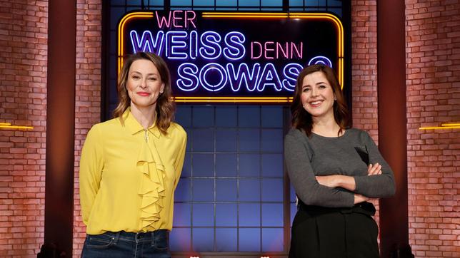 Bild: ARD/Morris Mac Matzen Treten bei "Wer weiß denn sowas?" als Kandidatinnen gegeneinander an: Die Journalistin und Fernsehmoderatorin Anja Reschke und die Journalistin und Fernsehmoderatorin Eva-Maria Lemke.