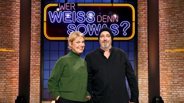Treten bei "Wer weiß denn sowas?" gegeneinander an: Die Komikerin und Schauspielerin Cordula Stratmann und den Komiker und Kabarettist Torsten Sträter.
