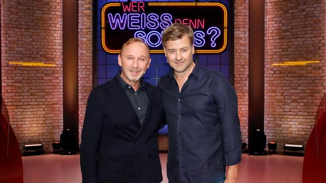 Bild: ARD/Morris Mac Matzen Zu Gast bei "Wer weiß denn sowas?": Die beiden Schauspieler Alexander Held und Marcus Mittermeier.