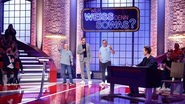 Bild: ARD/Morris Mac Matzen Das Team von "Wer weiß denn sowas?" steht in den Startlöchern zu 25 Stunden durchquizzen!