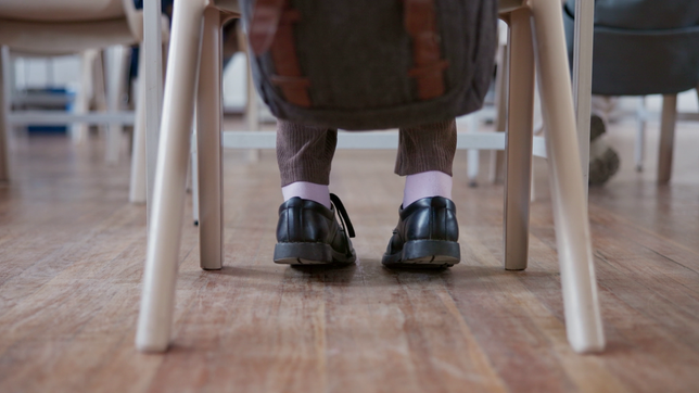 Schüler an Tisch