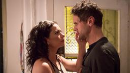 AKTE EX: Die Therapiesitzung läuft aus dem Ruder: Dr. Simone Nüssele-Dövedin (Sandra Speichert) und Lukas Hundt (Oliver Franck) kommen sich näher.