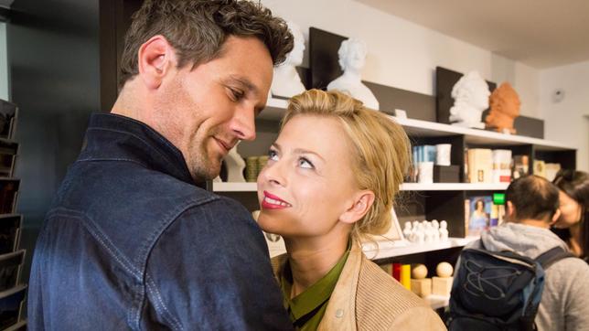 Bild: ARD/Andreas Wünschirs AKTE EX: die Kommissare Kristina Katzer (Isabell Gerschke) und Lukas Hundt (Oliver Franck).