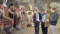 Hauptkommissar Paul Kleinert (Felix Eitner), Tom "Ollie" Ollenhauer (Christoph Hagen Dittmann) und Jonas Wolter (Jan Niklas Berg) ermitteln bei den Freizeit-Indianern.