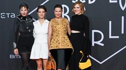 Die Schauspielerinnen Meret Becker (l-r), Liv Lisa Fries, Hannah Herzsprung und Fritzi Haberlandt kommen zur Weltpremiere der neuen Staffel der TV-Serie Babylon Berlin in den Delphi Filmpalast.